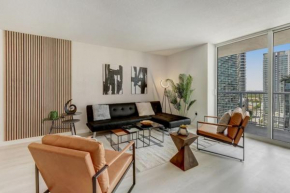 Newly-renovated Corner 3BR Suite with BALCONY and POOL